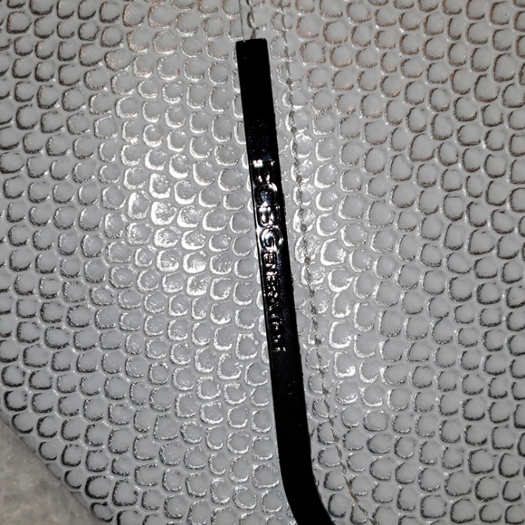 🆕️BCBGENERATION WHITE CLUTCH - Picture 3 of 6